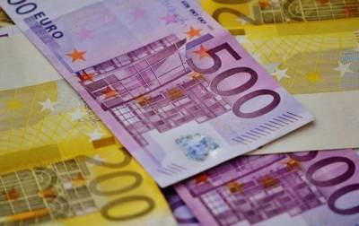 Открытие межбанка: Евро подешевел на 6 копеек