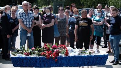 На похоронах погибшего в ДТП с Ефремовым водителя были представители актера