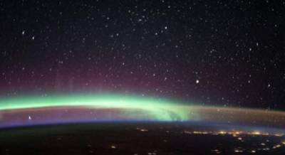 Уникальное фото: НАСА сделало снимок сразу двух явлений над Землей