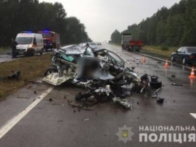 Страшное ДТП на Волыни со смертельным исходом: столкнулись легковушка и грузовик