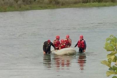 Спасатели помогли рыбакам выбраться из реки Чорохи
