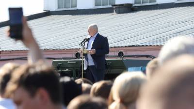 Лукашенко призвал рабочих предприятий «не прятать глаза в асфальт»