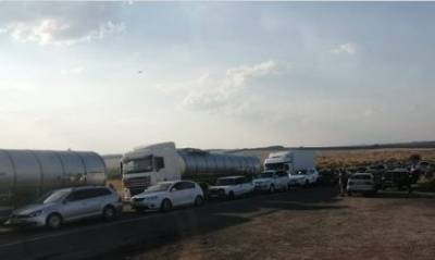 На границе ОРДО и России возникли огромные пробки