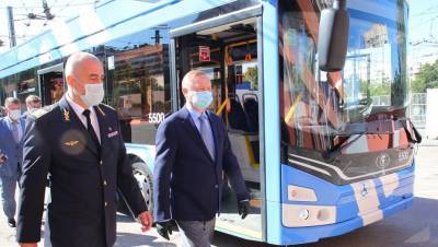 Петербург впервые за 7 лет закупил троллейбусы-"гармошки"