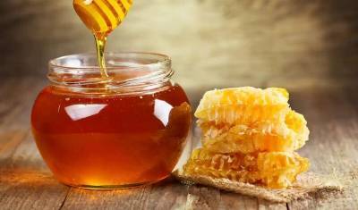 Исследование: мед лучше антибиотиков лечит кашель и простуду