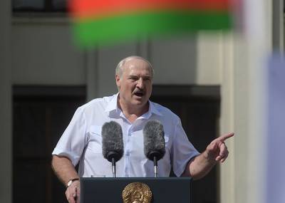 Лукашенко пообещал рабочим разобраться с митингующими у заводов