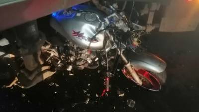 Под Воронежем грузовик раздавил 18-летних парня и девушку на мотоцикле