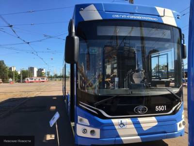 Беглов лично проверил новые троллейбусы в Петербурге