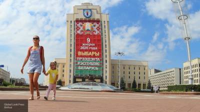 Песков: белорусы сами должны решать свои проблемы