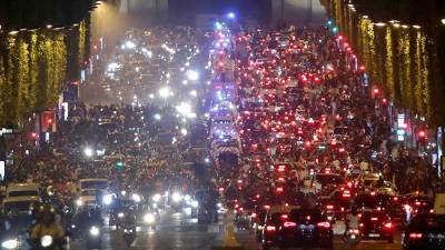 Фанаты ПСЖ устроили беспорядки в Париже