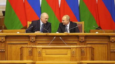 Песков отметил постоянный обмен мнениями Путина и Лукашенко по Белоруссии