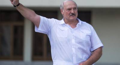 Лукашенко заявил о "вывешивании польских флагов" в Гродно и пообещал пресечь это "кардинальным образом"