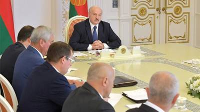 Лукашенко пообещал разобраться с митингующими у заводских проходных
