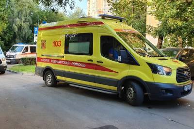 Женщина ранила ножом студента на спортивной площадке в Москве