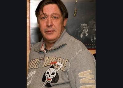 "Человек умер": Михаил Ефремов сделал замечание смеявшемуся на суде Александру Добровинскому