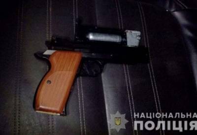 На Днепропетровщине пьяный мужчина стрелял по детям из окна квартиры