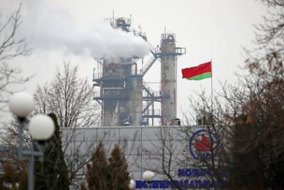Белорусов начали пугать дорогими нефтью и газом из России