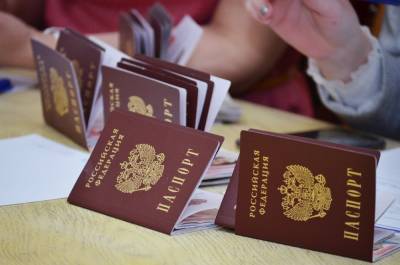 Самым умным и ярким парням и девушкам вручат паспорта в областной администрации