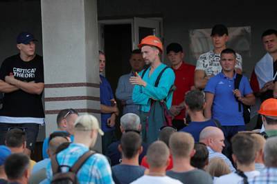 Лукашенко велел бастующим работникам уходить уходя