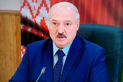 Лукашенко попенял НАТО на «барабанящие гусеницами» танки на границе