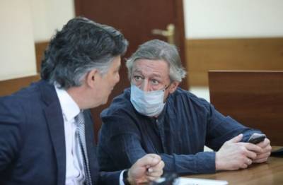 Процесс по делу Ефремова прервали из-за эвакуации суда