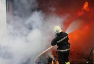 На Харьковщине вспыхнул мощный пожар, видео: "слышны взрывы и..."