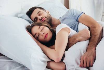 Врач объяснил, почему мужчины быстро засыпают после секса