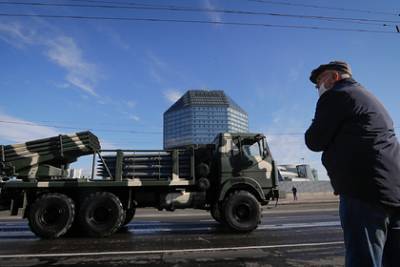Власти Белоруссии объяснили переброску бронетехники