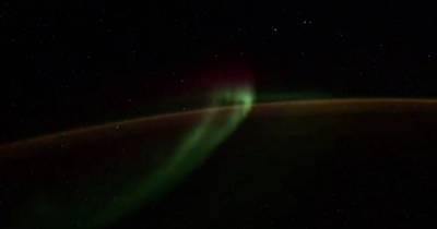 Космонавт МКС снял пик полярного сияния и группу НЛО (видео)