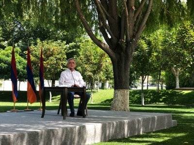 Пресс-конференция третьего президента Армении началась с почтения памяти участников апрельской войны