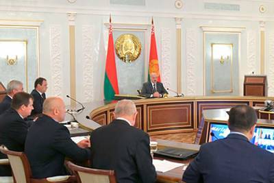 Лукашенко призвал КГБ разобраться с организаторами беспорядков