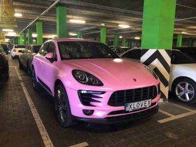 Автохам на Porsche отметился в Киеве «фантастической» парковкой