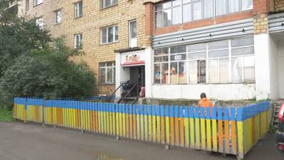 Жители дома в Красноярске ополчились против благотворительного фонда.