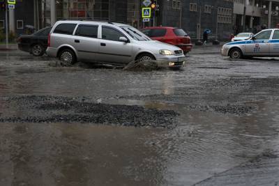 Жителей Свердловской области вновь предупредили о проливных дождях