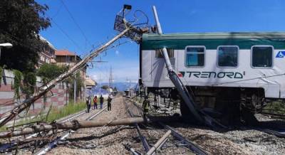 В Италии с рельсов сошел пассажирский поезд (фото)