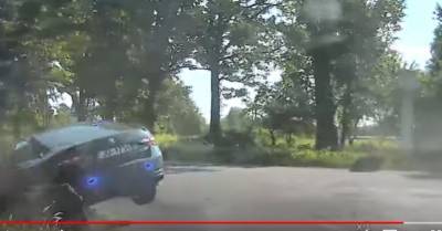 ВИДЕО: Несовершеннолетний на BMW удирал от полиции и въехал в канаву