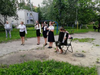 Во дворах Ульяновска проходят концерты для тружеников тыла