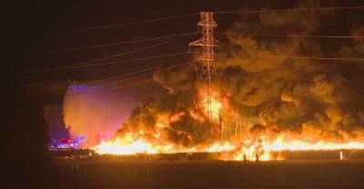 В США на заводе Poly America произошел пожар - фото