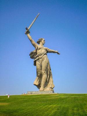 Артемий Лебедев назвал “уродской хренью” скульптуру “Родина-мать зовет!” в Волгограде
