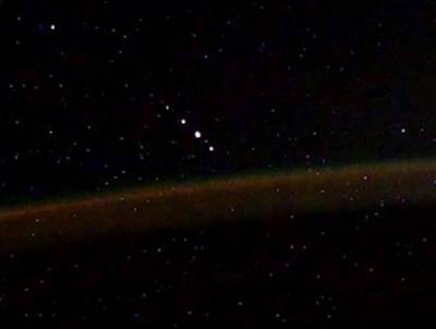 НЛО попали в видеообъектив российского космонавта