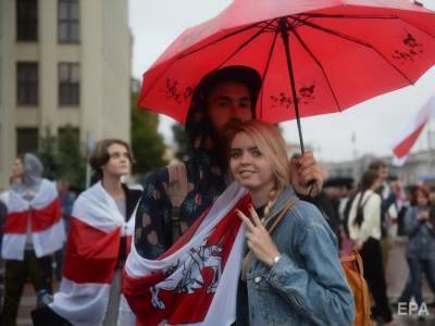 Евросоюз введет санкции против Беларуси, скончался Патон, суд повторно арестовал картины Порошенко. Главное за день