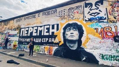 Видео: Граффити с флагом Белоруссии появилось на стене памяти Цоя в Москве