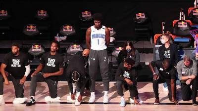 Два игрока NBA отказались вставать на колено в рамках борьбы с расизмом