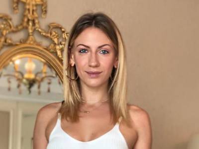 «Какая ты горячая»: Леся Никитюк показала красивую фигуру на фоне ванной комнаты