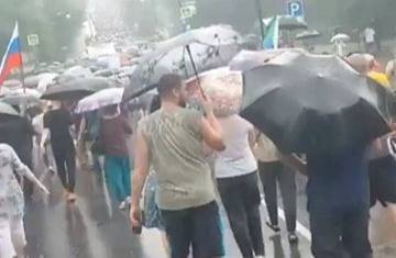 Можно ли говорить, что хабаровский протест начал выдыхаться, если на улицы выходят тысячи людей в проливной дождь