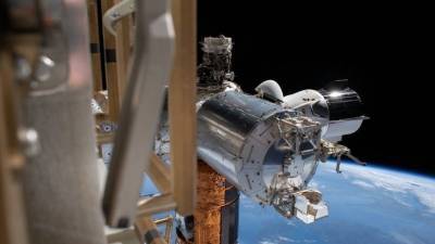 Crew Dragon отстыковался от МКС для возвращения на Землю — видео
