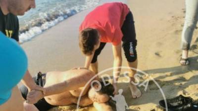 В Одесской области 15-летний парень спас мужчину, у которого во время купания в море случился инсульт