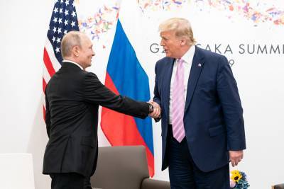 Трампу досталось за хорошие отношения с Путиным