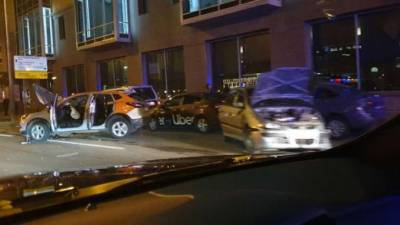 В Петербурге девушка на каршеринге сбила пешехода и врезалась в авто