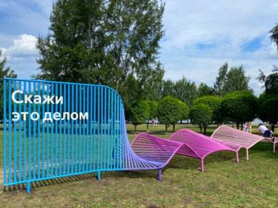 В Екатеринбурге хотят восстановить розово-голубой "поваленный забор" у Драмтеатра